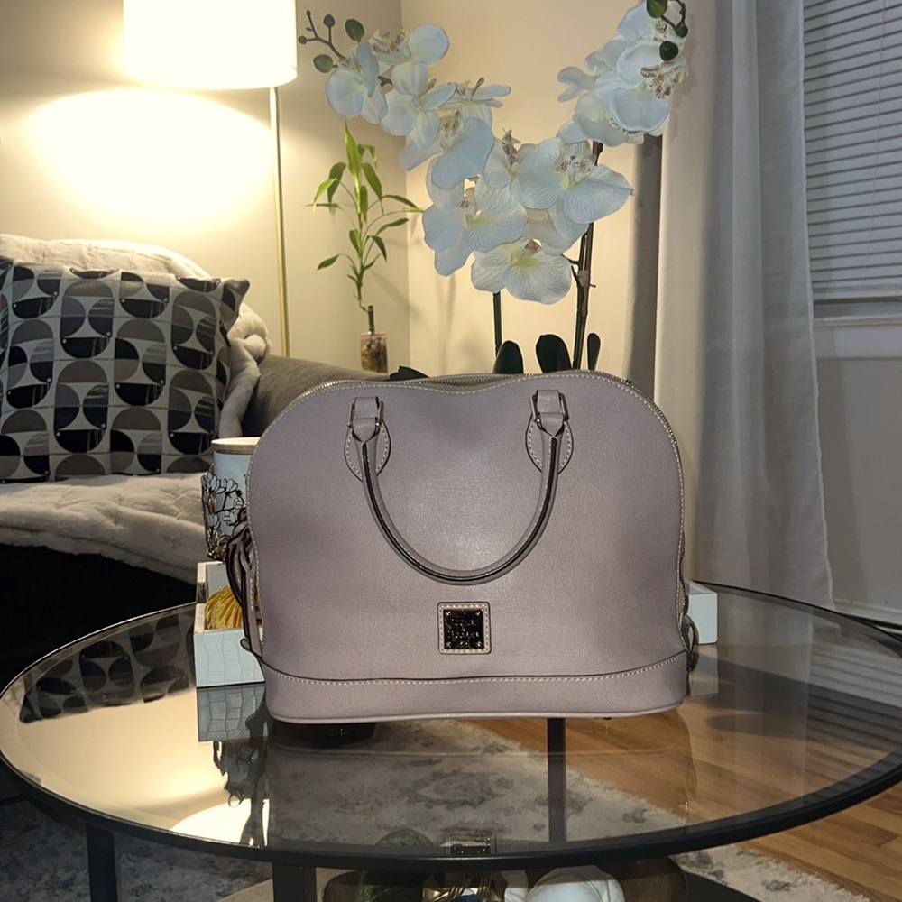 Pebble grain style bag.